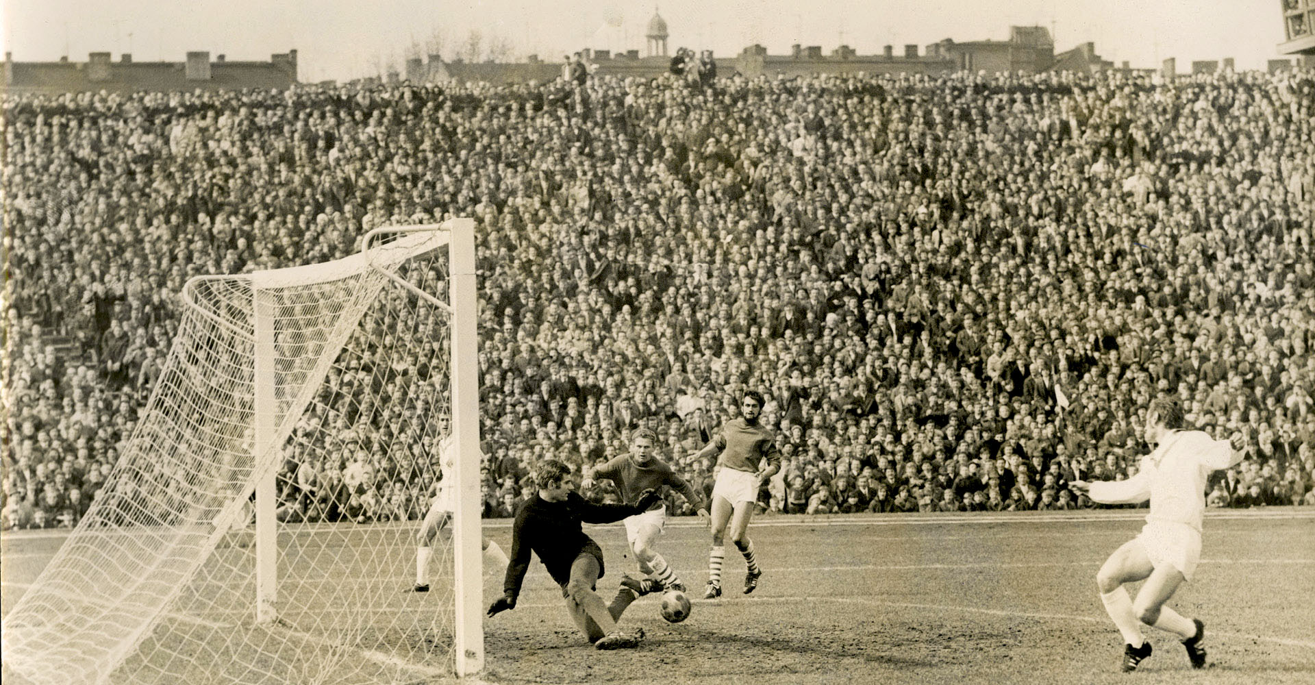 Lech Poznań. Historia sekcji piłki nożnej | 1920–2022