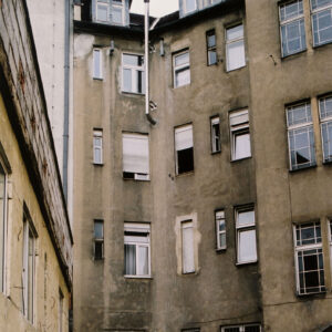 czterokondygnacyjna kamienica z poddaszem