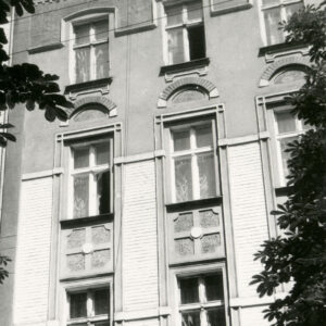 fragment ściany z oknami