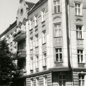 trzypiętrowa kamienica z suteryną i użytkowym poddaszem