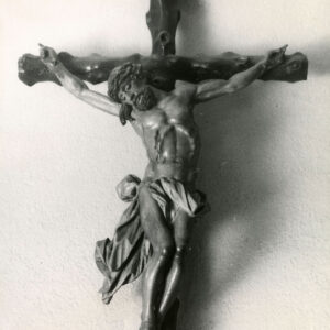 drewniany krzyż z ukrzyżowanym Jezusem
