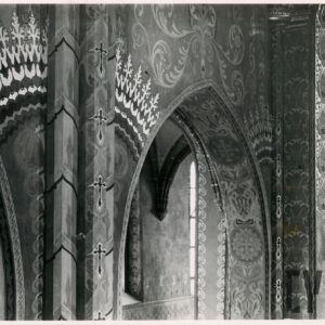 czarno-biała fotografia ścian i sklepień kościoła pokrytych bogatymi zdobieniami i malowidłami