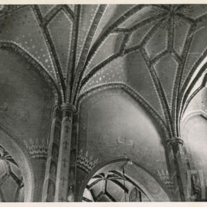 czarno-biała fotografia zdobień i malowideł ścian i sklepień kościoła