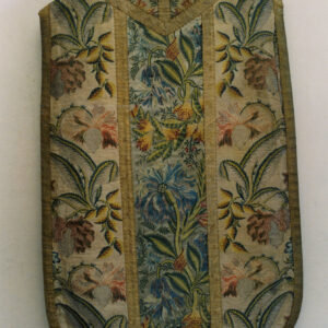 fotografia białego ornatu w egzotyczny, kwiecisty wzór na całej powierzchni