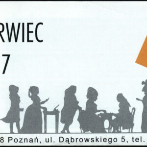 drukowany tekst z czarno-białymi fotografiami i rysunkiem, pomarańczowe logo