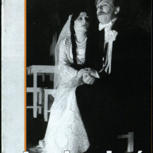 drukowany tekst z czarno-białymi fotografiami, pomarańczowe elementy graficzne