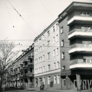 budynki wzdłuż ulicy