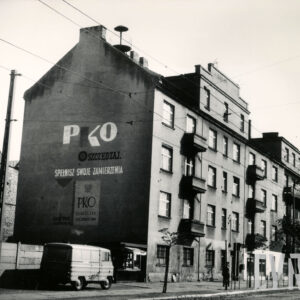 trzypiętrowe kamienice z mieszkalnym poddaszem