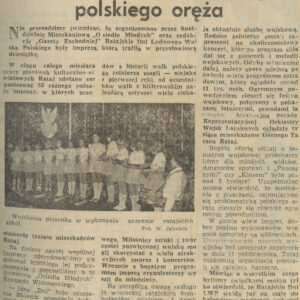 drukowany tekst z czarno-białą fotografią