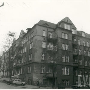 trzypiętrowa kamienica z suteryną i mieszkalnym poddaszem