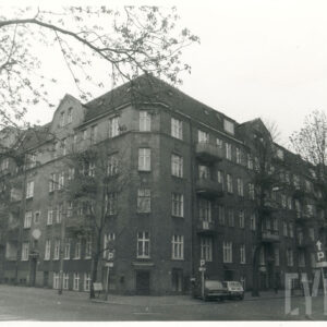 trzypiętrowa kamienica z suteryną i poddaszem