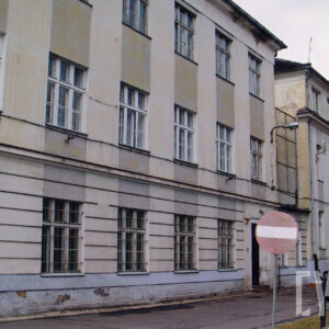 trzykondygnacyjny budynek