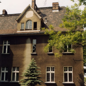  fragment trzykondygnacyjnej elewacji