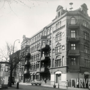 pięciokondygnacyjna kamienica narożna