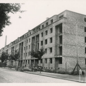 czteropiętrowy blok mieszkalny w trakcie budowy, stan surowy