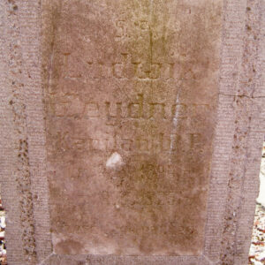 omszona, kamienna tablica z zatartymi napisami