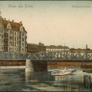 most żelazny na murowanych filarach, pod mostem przepływa statek, na umocnionym brzegu kilkupiętrowa okazała kamienica z wykuszami i wieżyczką zakończoną hełmem