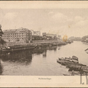 barki i łodzie zacumowane na obu brzegach rzeki, w głębi budynki i żurawie portowe, z lewej okazały budynek spichlerza