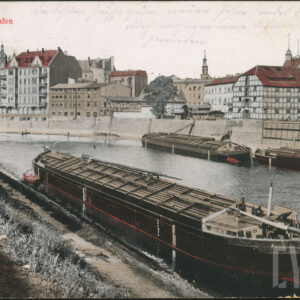 na rzece barki, w głębi szachulcowe budynki magazynowe i spichlerze, z lewej wysokie, okazałe kamienice