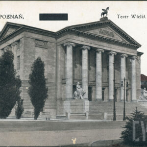 neoklasycystyczny budynek z sześciokolumnowym portykiem, zwieńczony rzeźbą Pegaza do którego prowadzą monumentalne schody z rzeźbami po obu stronach