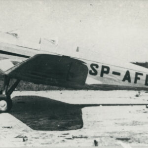 samolot stojący na ziemi