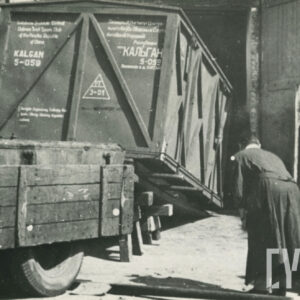 kontener ładowany na przyczepę