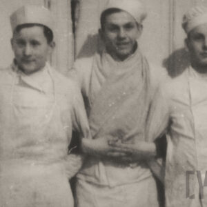 trójka młodych mężczyzn w strojach piekarzy