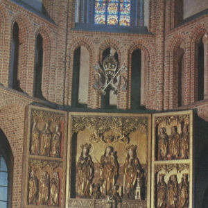 ołtarz ze skrzydłami, w ołtarzu rzeźby kobiet, w części środkowej trzy kobiety, jedna z nich trzyma dziecko, po bokach, po trzy kobiety na dwóch poziomach