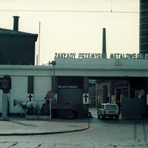 brama wjazdowa na teren fabryki