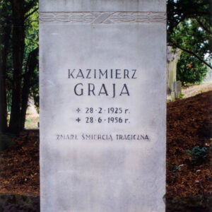 prostokątny nagrobek z wyrytymi napisami w języku polskim