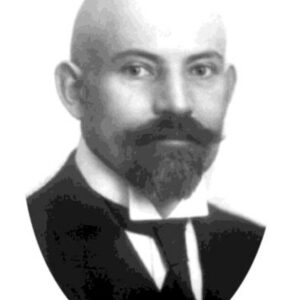 elegancko ubrany mężczyzna w średnim wieku pozujący do fotografii