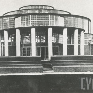 okrągły budynek z czterema przeszklonymi, zmniejszającymi się ku górze cylindrami
