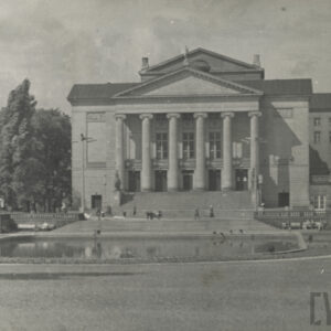 Opera im. Stanisława Moniuszki (dzisiaj Teatr Wielki im. Stanisława Moniuszki), przed nią sadzawka