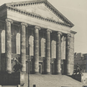 Portyk i monumentalne schody prowadzące do Opery im. Stanisława Moniuszki (dzisiaj Teatr Wielki im. Stanisława Moniuszki)