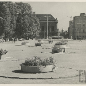 Plac Wolności, w głębi od lewej Biblioteka Raczyńskich, Muzeum narodowe i Hotel Bazar