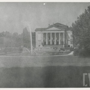 Opera im. Stanisława Moniuszki (dzisiaj Teatr Wielki im. Stanisława Moniuszki), przed nią sadzawka z fontanną w parku (dzisiaj Park Mickiewicza)
