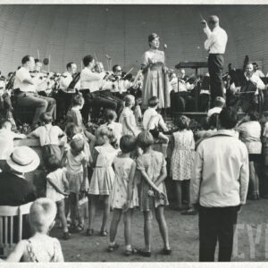 Koncert w muszli koncertowej w Parku Kasprzaka (dzisiaj Park Wilsona)
