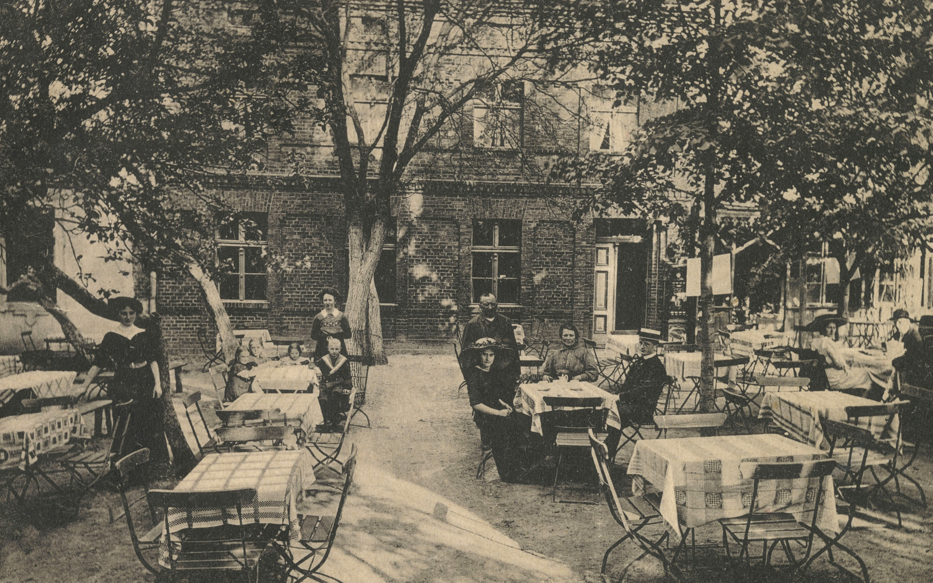 Kawiarnie i restauracje | 1898–1945 | Pocztówki Tadeusza Bonieckiego
