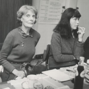 Eugenia Umińska (z lewej) i Izabella Grzenkowicz z Departamentu Teatru, Muzyki i Estrady Ministerstwa Kultury i Sztuki na posiedzeniu komisji programowej przed VII Międzynarodowym Konkursem Skrzypcowym im. Henryka Wieniawskiego