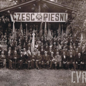 Jubileusz 5-lecia (?) koła Śpiewackiego „Gędźba” w Ogrodzie Urbanowo, czwarty od lewej siedzi komisarz miejski dla Winiar Antoni Bajerlein