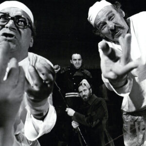 Wiesław Zwoliński, Zdzisław Zachariusz, Wojciech Sztokinger i Joachim Lamża w spektaklu Mochnacki – sny o ojczyźnie Bohdana Urbanowskiego w Teatrze Polskim w Poznaniu