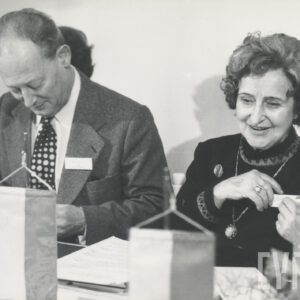 Irena Dubiska, wiceprzewodnicząca jury i Jean Fournier z Francji, wiceprzewodniczący, w czasie inauguracyjnego posiedzenia jury VII Międzynarodowego Konkursu Skrzypcowego im. Henryka Wieniawskiego