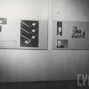 sala wystawowa, na ścianach zaprezentowane zdjęcia w dużych formatach, głównie portrety muzyków grających na skrzypcach, oraz dłonie muzyków