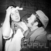 Janusz Grenda (Wacław Noskowiak) i Janusz Greber (Jan Garski) w spektaklu Poszli ci, którzy powinni Gerarda Górnickiego w Teatrze Polskim w Poznaniu