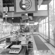 stoiska w pawilonie wystawowym