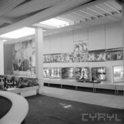 stoiska w hali wystawowej