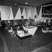 stoiska w hali wystawowej