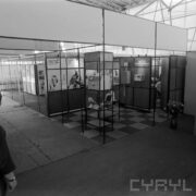 stoiska w hali wystawowej