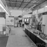 stoiska w pawilonie wystawowym