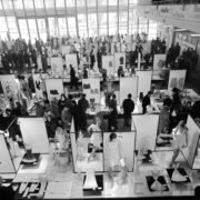 stoiska wystawowe w hali targowej